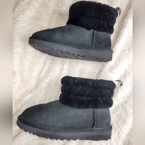 CLEARANCE UGG Fluff Mini Quilted Boot; Black, sz 5. - Picture 1 of 8